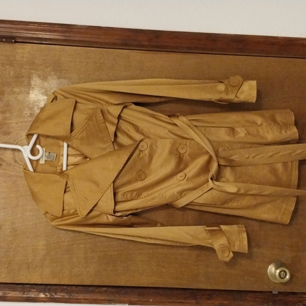 VERTIGO PARIS Ladies/Teens satin look Gold jacket, sz small